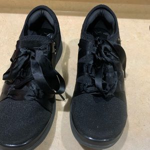 BZees Glisten Ribbon Laced Washable Sneakers size 10